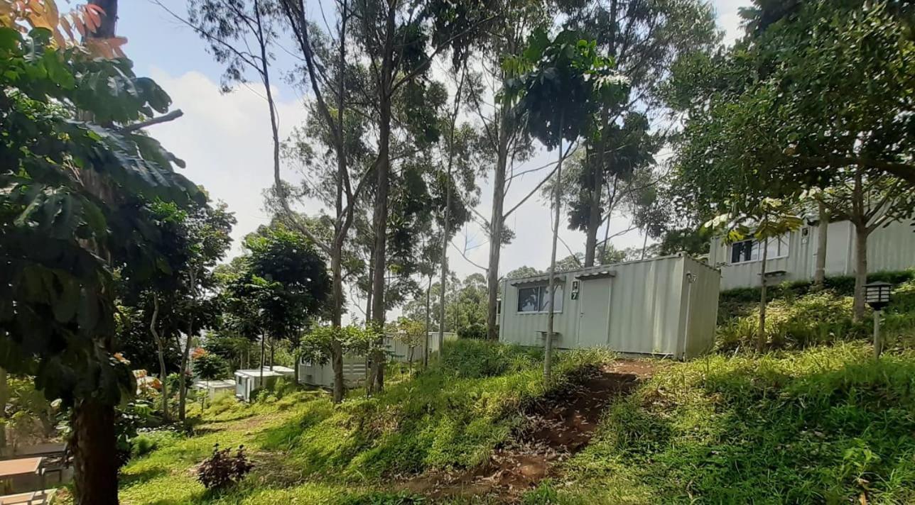 Hotel Bukit Pinus Tegalharendong Luaran gambar