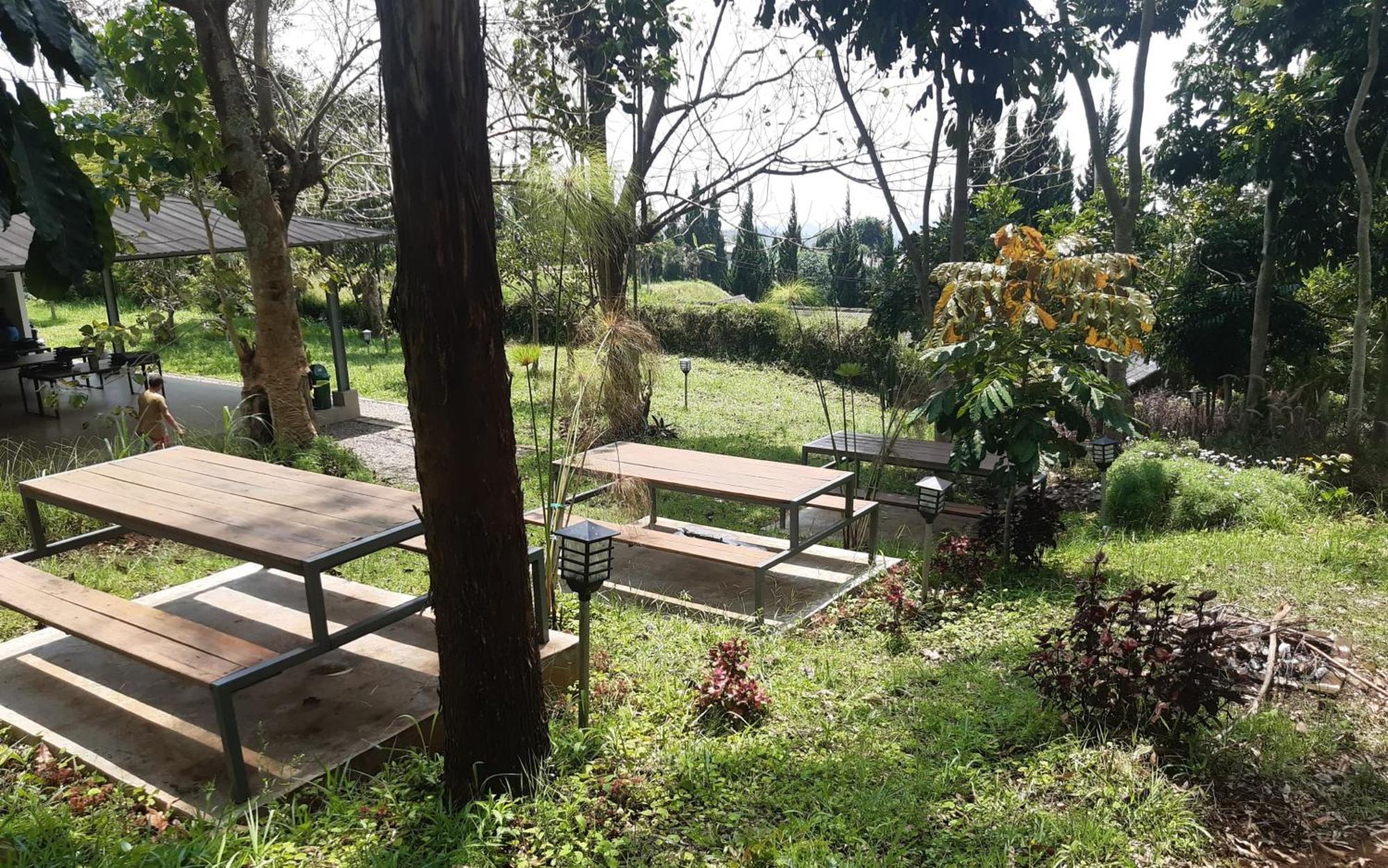 Hotel Bukit Pinus Tegalharendong Luaran gambar